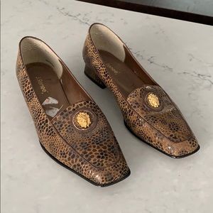 REMOVING ITEM FROM POSH ON APRIL 30 
Loafers